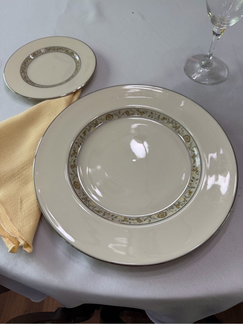 Lenox Springdale Green and Floral Motif with Silver Rim Dinner & B/B Plate
